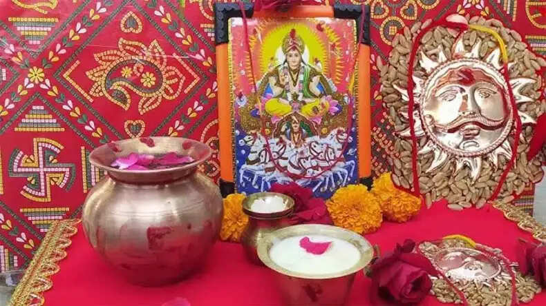 रविवार पूजा: गृह क्लेश दूर करने के लिए कौन सा प्रसाद बांटें?