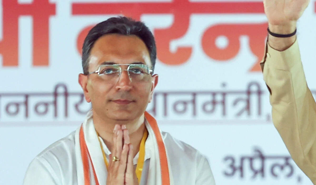 भारत में इलेक्ट्रॉनिक्स विनिर्माण में वृद्धि: पीएलआई योजना से रोजगार और निर्यात में सुधार