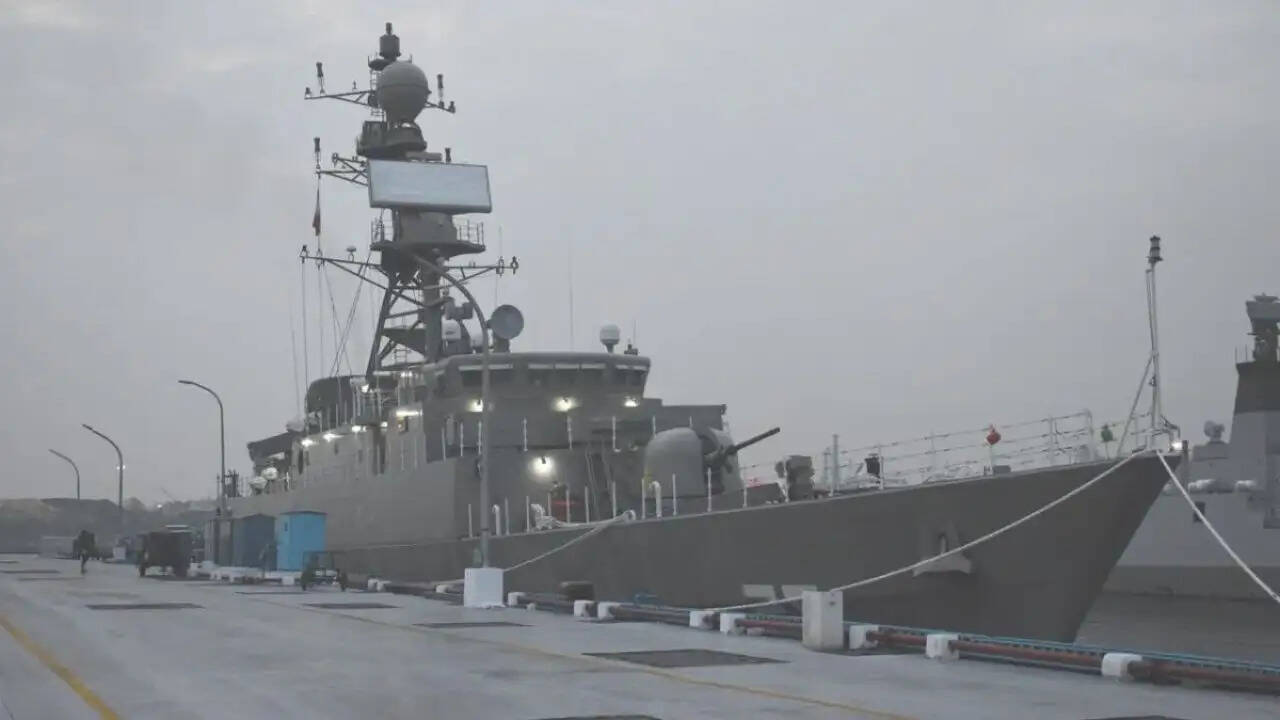 ईरान और अमेरिका के बीच समुद्री टकराव: IRIS डेना पर हमला और भारत की भूमिका