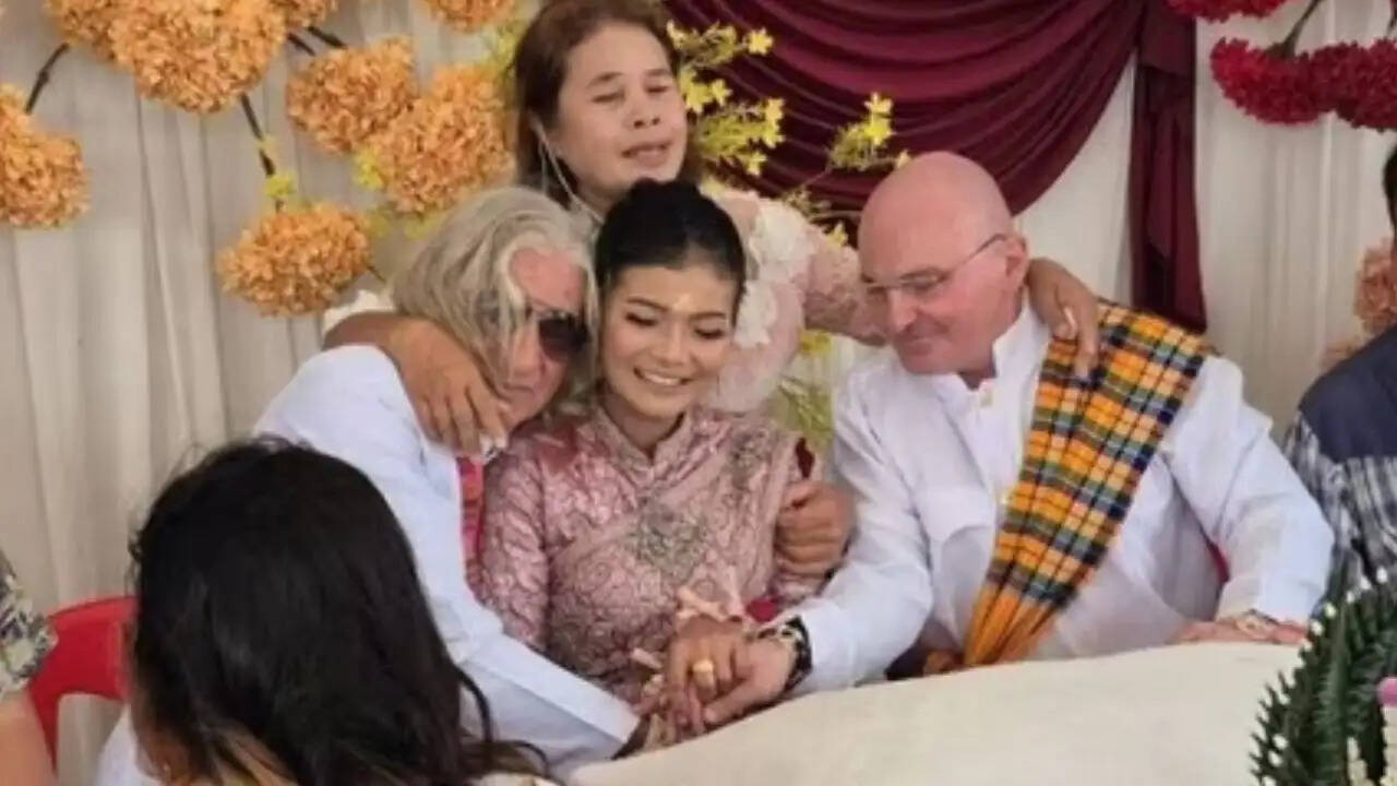 थाईलैंड में अनोखी शादी: एक महिला ने दो पुरुषों से की एक साथ शादी