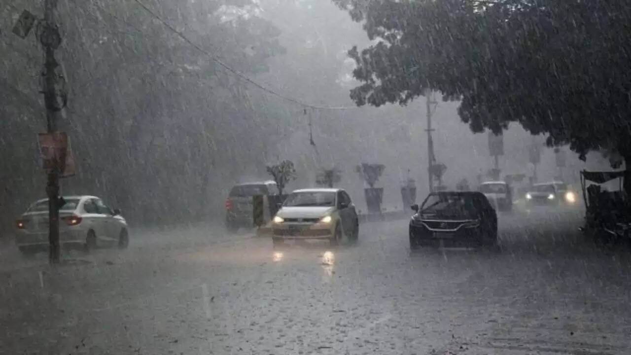 उत्तराखंड में मौसम का अलर्ट: भारी बारिश और बर्फबारी की संभावना