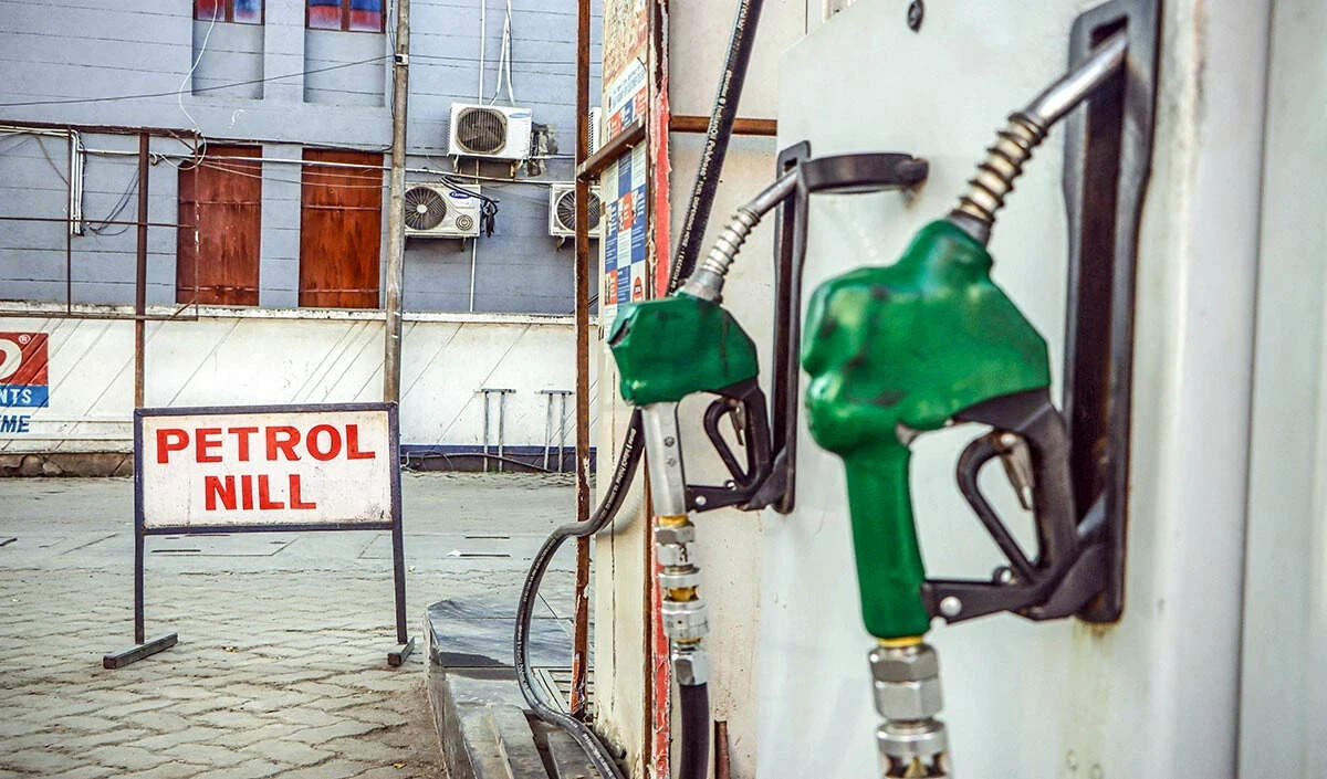 भारत में ईंधन की उपलब्धता सुरक्षित, सरकार ने दी स्पष्टता