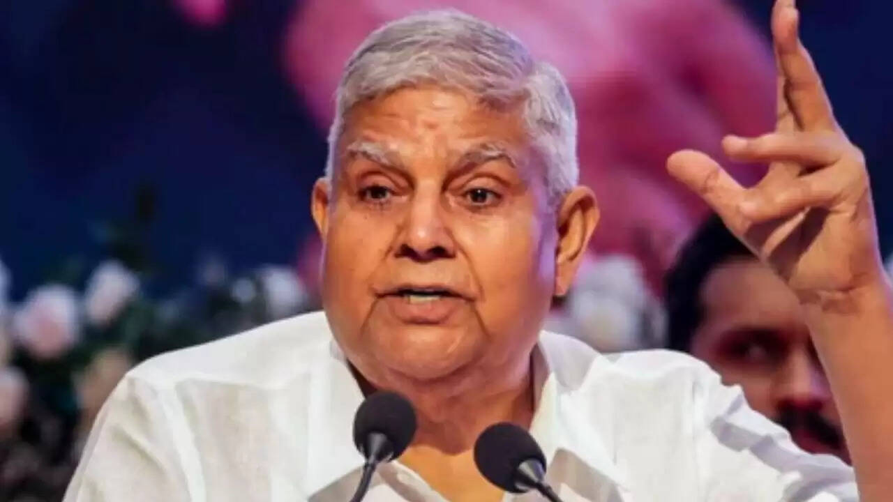 भारत के उपराष्ट्रपति जगदीप धनखड़ ने स्वास्थ्य कारणों से दिया इस्तीफा, राजनीतिक हलचल