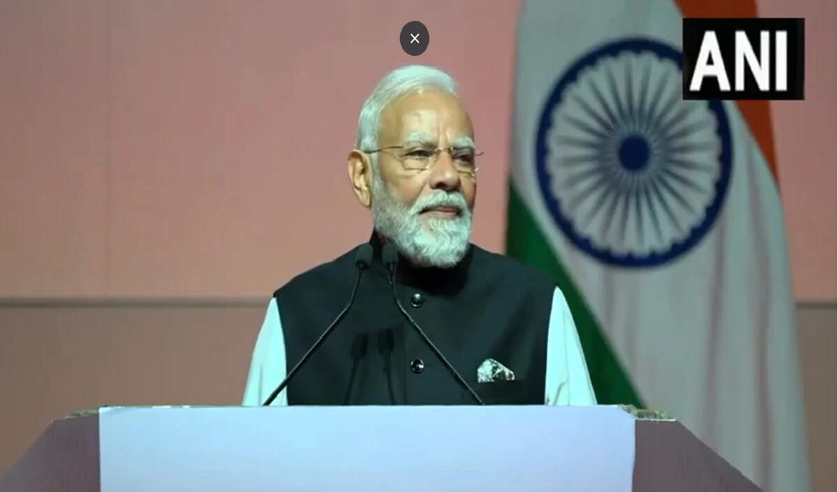 प्रधानमंत्री मोदी ने ओमान में भारतीय समुदाय को संबोधित किया