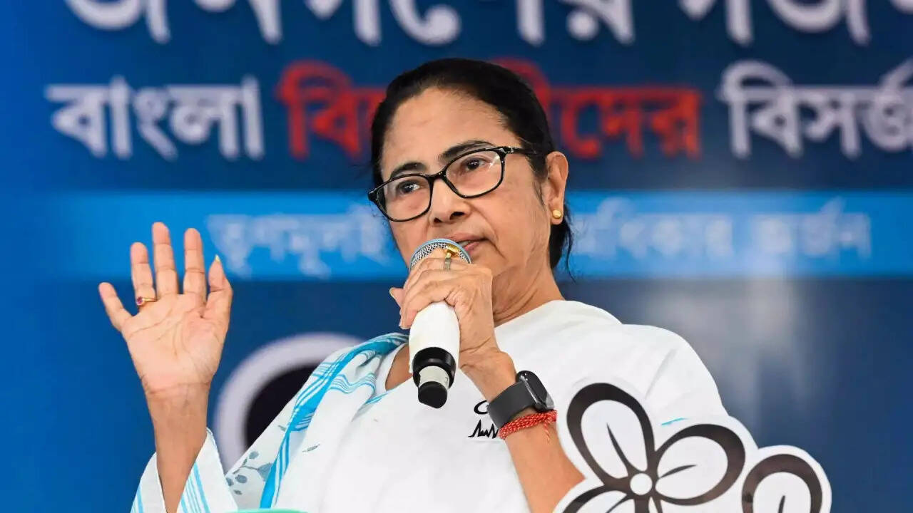 भवानीपुर में ममता बनर्जी की रैली में हंगामा: बीजेपी के लाउडस्पीकर से बाधित हुआ भाषण