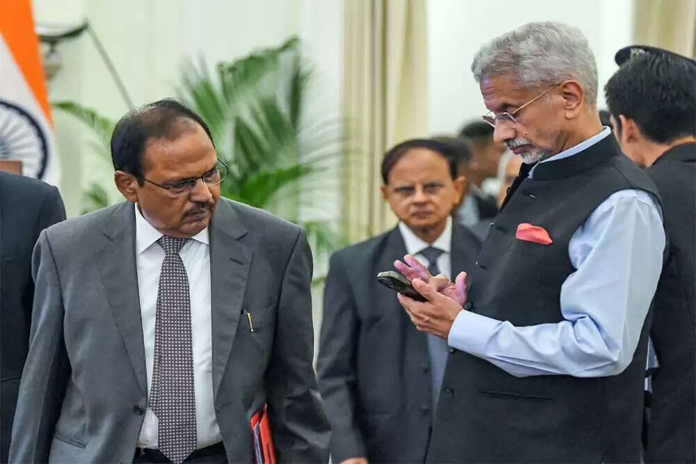 भारत के विदेश मंत्री और राष्ट्रीय सुरक्षा सलाहकार के बीच विवाद का असर