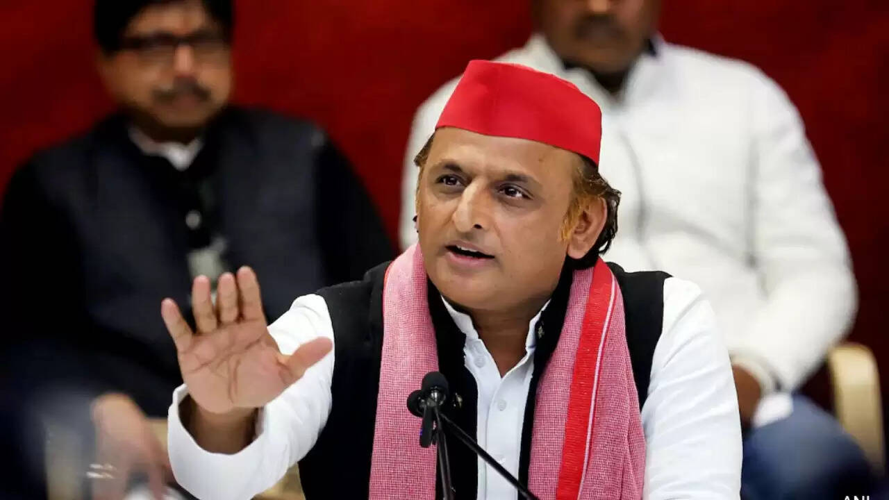अखिलेश यादव ने दी धनतेरस की शुभकामनाएं, सरकार पर उठाए कई सवाल