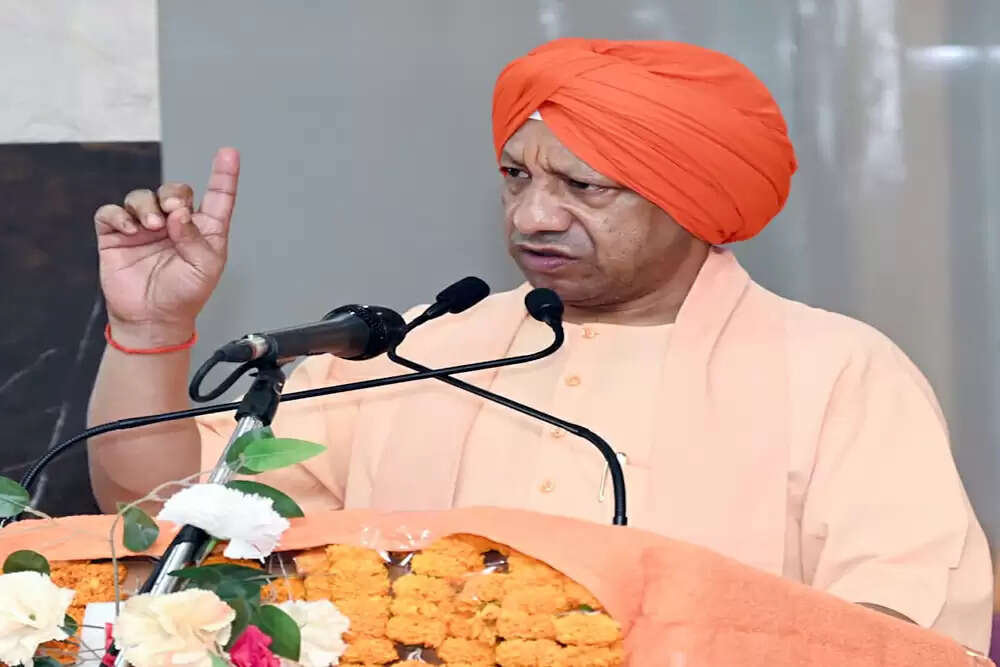 योगी आदित्यनाथ ने युवाओं के लिए न्यूनतम वेतन की गारंटी का किया ऐलान