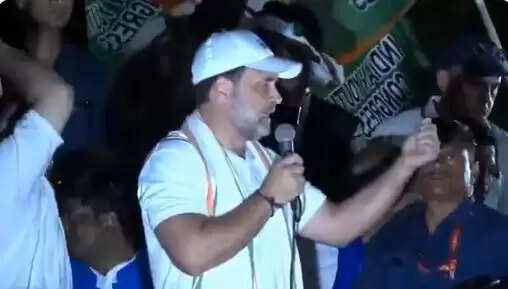 राहुल गांधी ने बिहार में वोट चोरी के आरोप लगाए, तेजस्वी यादव के साथ यात्रा जारी