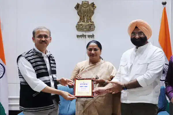 दिल्ली: देश का सबसे आधुनिक लॉजिस्टिक्स हब बनने की ओर