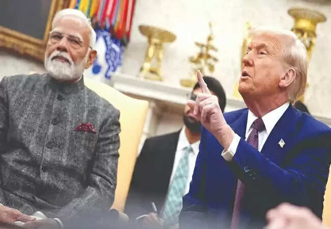 अमेरिका ने भारत पर 25 प्रतिशत अतिरिक्त शुल्क लगाया, ट्रंप का बड़ा निर्णय