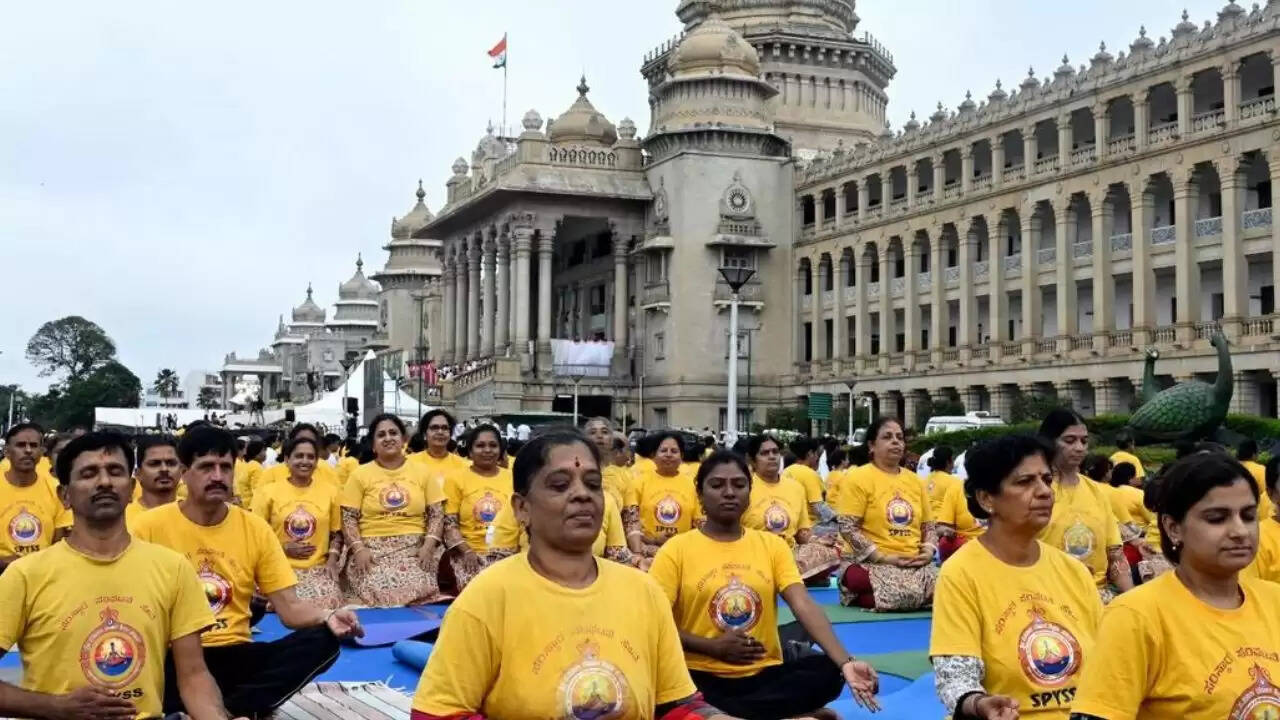 अंतर्राष्ट्रीय योग दिवस 2025: बेंगलुरु में भव्य योग समारोह