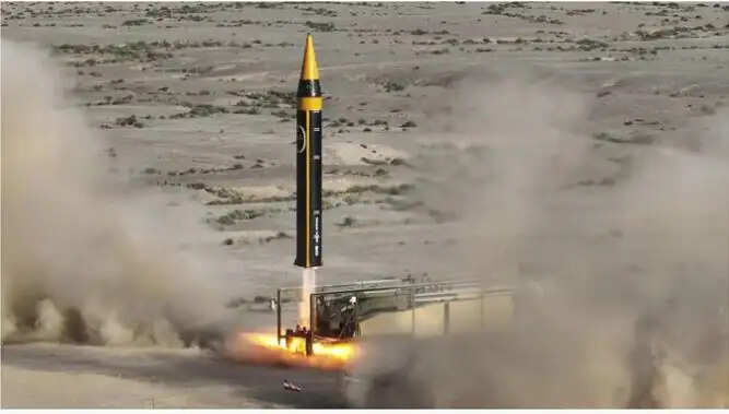 ईरान का अमेरिकी एयरक्राफ्ट कैरियर पर मिसाइल हमले का दावा