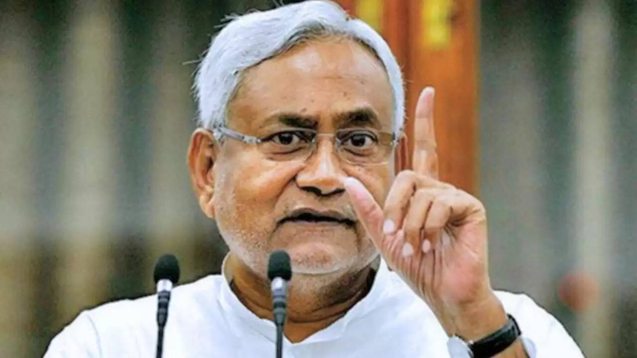 क्या जदयू छोड़ने की तैयारी में है? गिरधारी यादव के बयान ने बढ़ाई सियासी हलचल