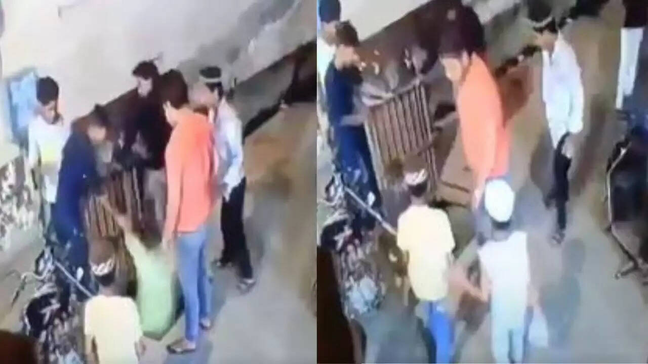 बुलंदशहर में युवक को गटर में फेंकने की घटना, CCTV में कैद