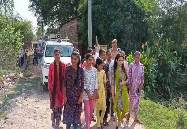 जालौन की बेटियों ने सड़क निर्माण के लिए उठाई आवाज, मिली बड़ी सफलता