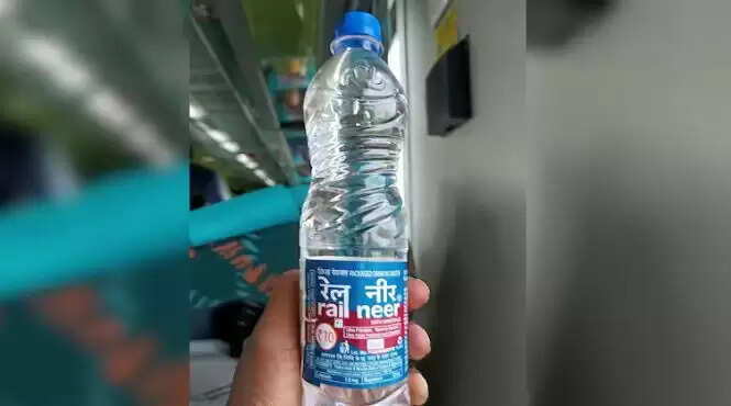 रेल यात्रियों के लिए खुशखबरी: रेल नीर की कीमतों में कमी