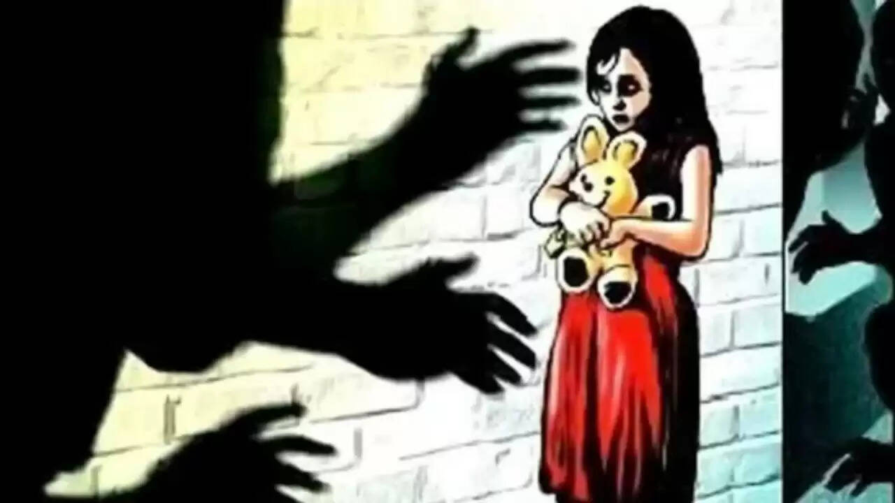 कर्नाटक के स्कूल में 17 वर्षीय छात्रा ने शौचालय में दिया बच्चे को जन्म, आरोपी गिरफ्तार