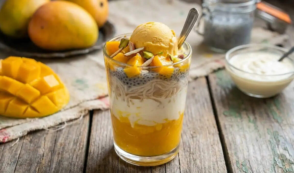 गर्मियों में बनाएं स्वादिष्ट मैंगो रबड़ी फालूदा