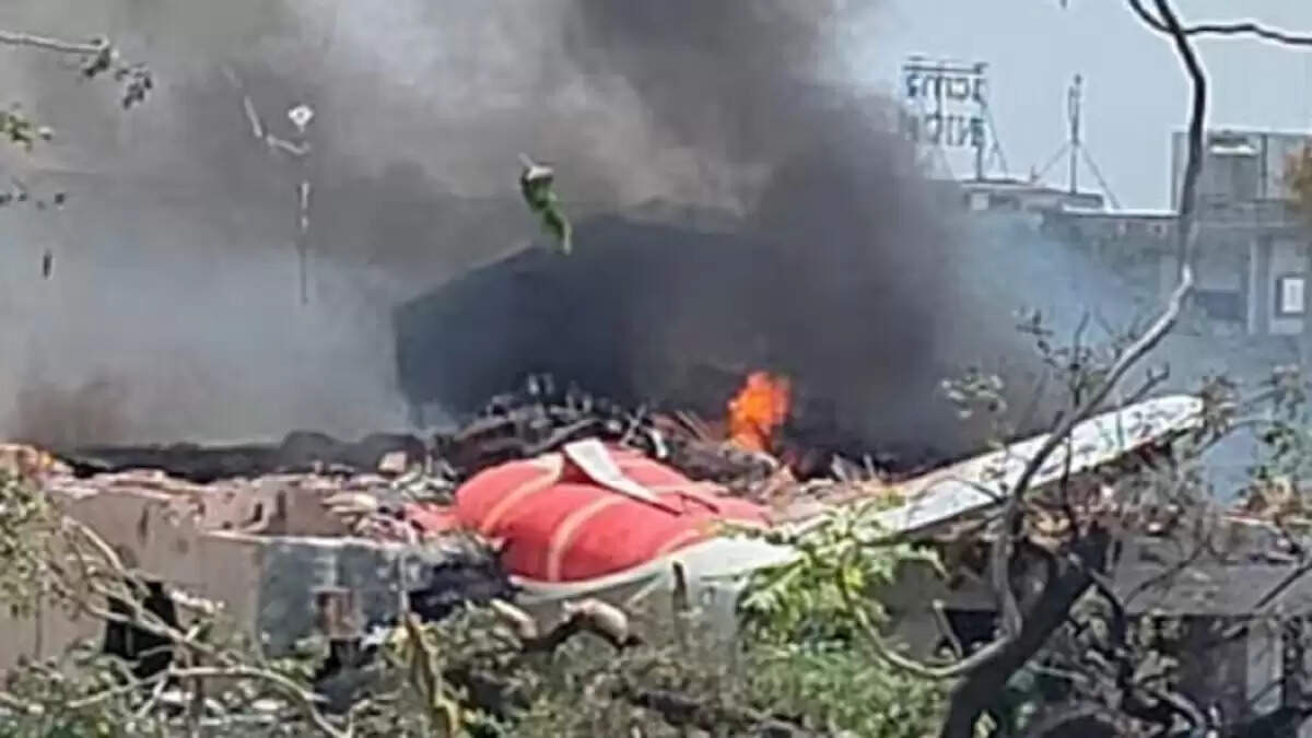 Ahmedabad में Air India विमान दुर्घटना: सभी यात्रियों की मौत की आशंका
