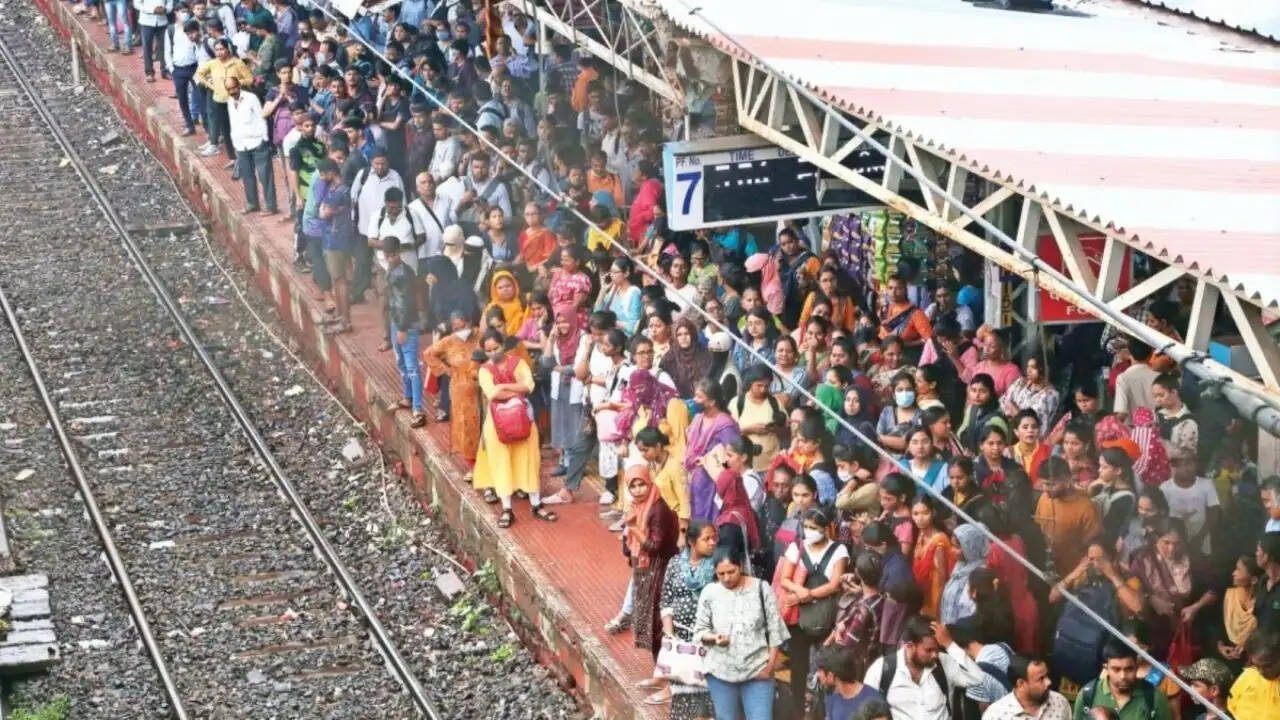 सूरत में गैस संकट: मजदूरों का पलायन और रेलवे पर बढ़ता दबाव