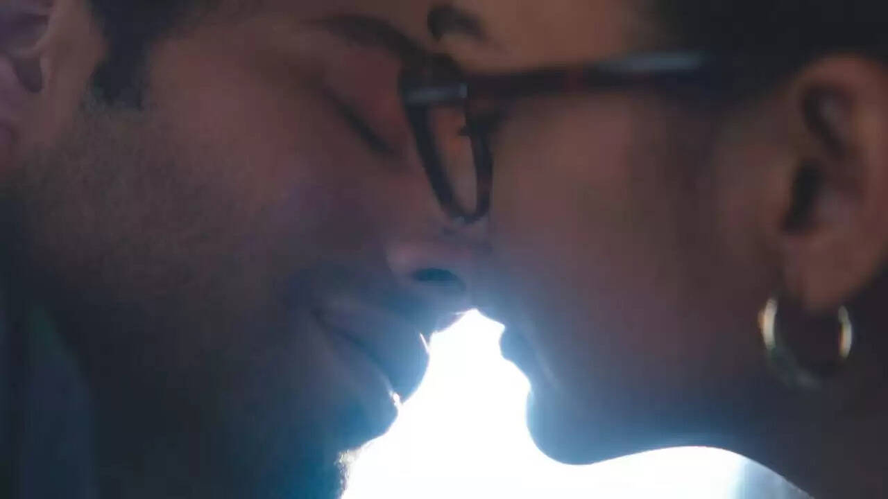 सिद्धांत चतुर्वेदी और मृणाल ठाकुर की नई फिल्म 'दो दीवाने सहर में' का अनाउंसमेंट