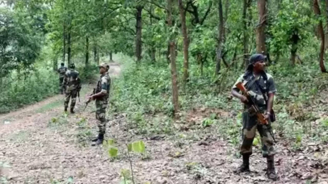 झारखंड में माओवादी कमांडर की मुठभेड़ में मौत, सुरक्षाबलों की कार्रवाई जारी