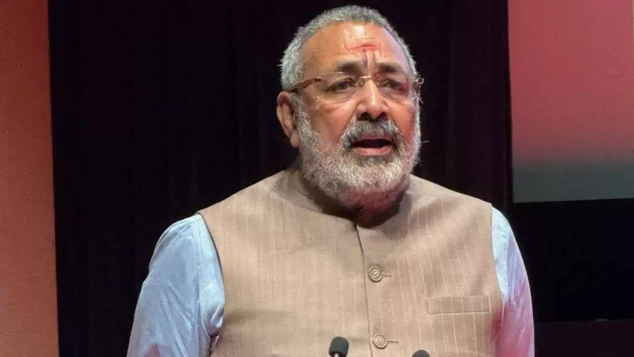 गिरिराज सिंह ने लालू यादव को 'धृतराष्ट्र' कहा, परिवारवाद पर उठाए सवाल