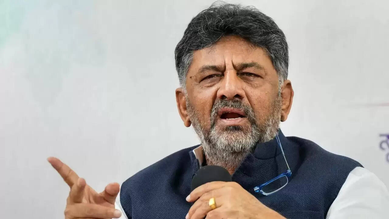 कर्नाटक के उप-मुख्यमंत्री ने आरएसएस गान गाने पर मांगी माफी