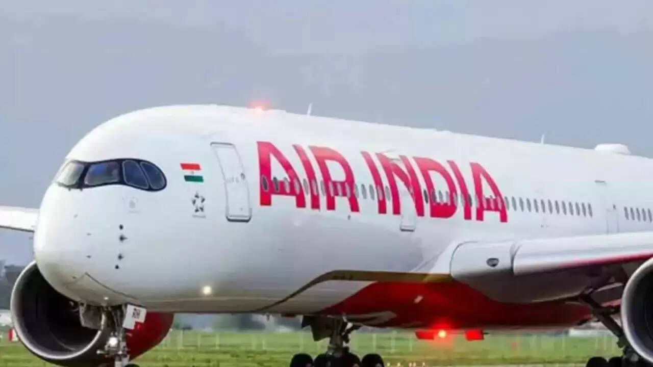 एयर इंडिया की लंदन उड़ान में तकनीकी खामी से यात्रियों को झेलनी पड़ी 7 घंटे की देरी