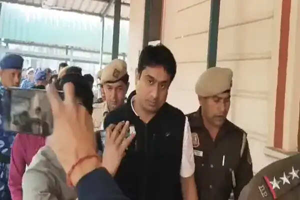 दिल्ली में एआई समिट के दौरान विरोध प्रदर्शन पर पुलिस की कार्रवाई