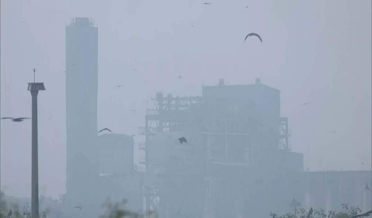 बीजिंग में स्मॉग का संकट: चीन की प्रदूषण नियंत्रण नीति पर सवाल