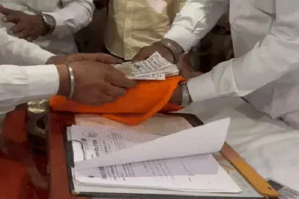 गोल्डन टेम्पल के पास धार्मिक ग्रंथ की बेअदबी, आरोपी गिरफ्तार
