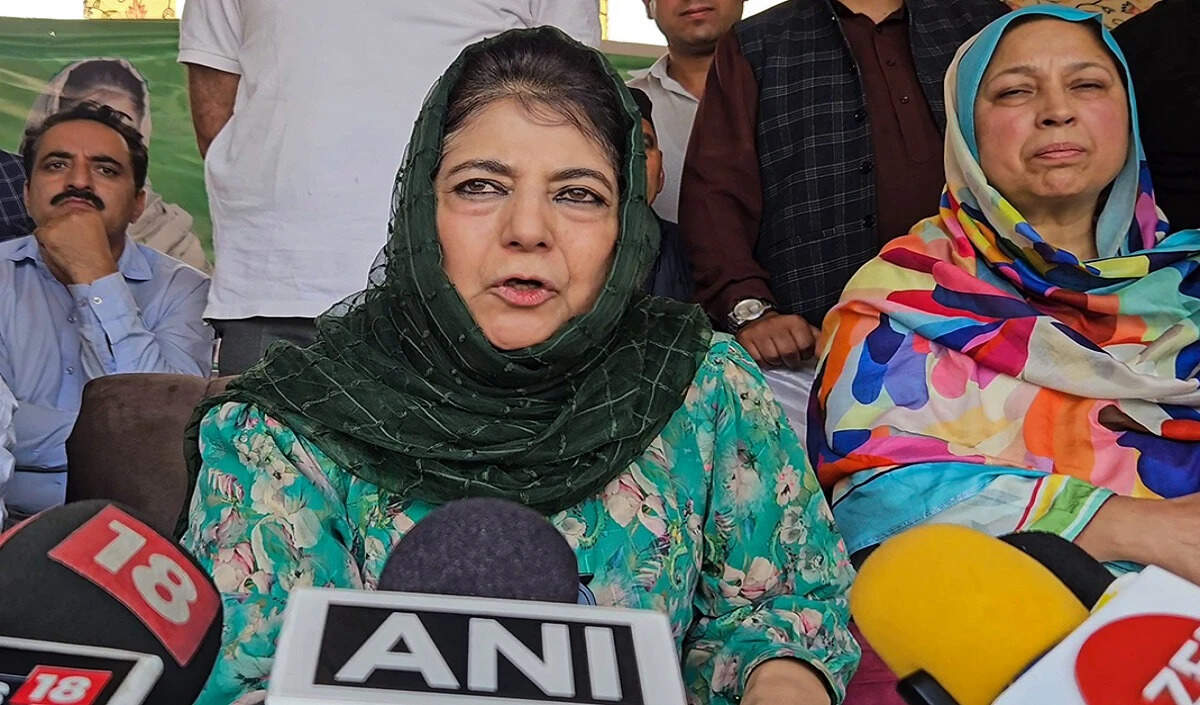 महबूबा मुफ्ती ने ईरान के प्रति एकजुटता व्यक्त की, इजराइल के आक्रमण की निंदा की