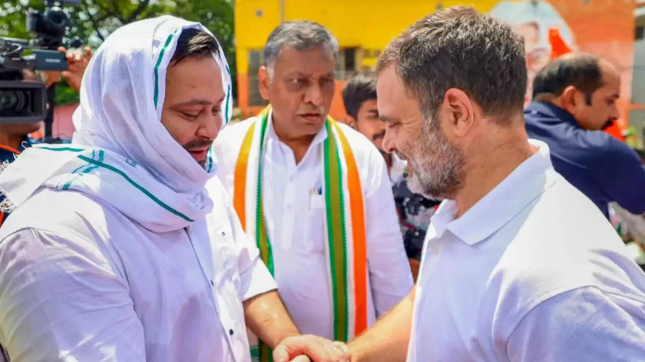 बिहार बंद: राहुल गांधी ने केंद्र सरकार और चुनाव आयोग पर साधा निशाना