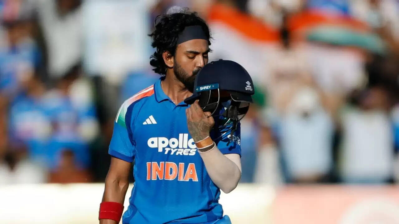 केएल राहुल का शानदार शतक, भारत ने न्यूजीलैंड के खिलाफ बनाए 284 रन