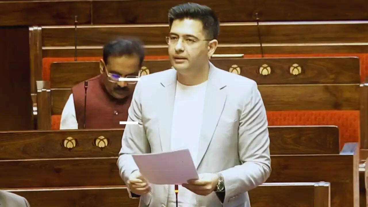 सौरभ भारद्वाज की राघव चड्ढा को सलाह: संसद में बड़े मुद्दों पर उठाएं आवाज़