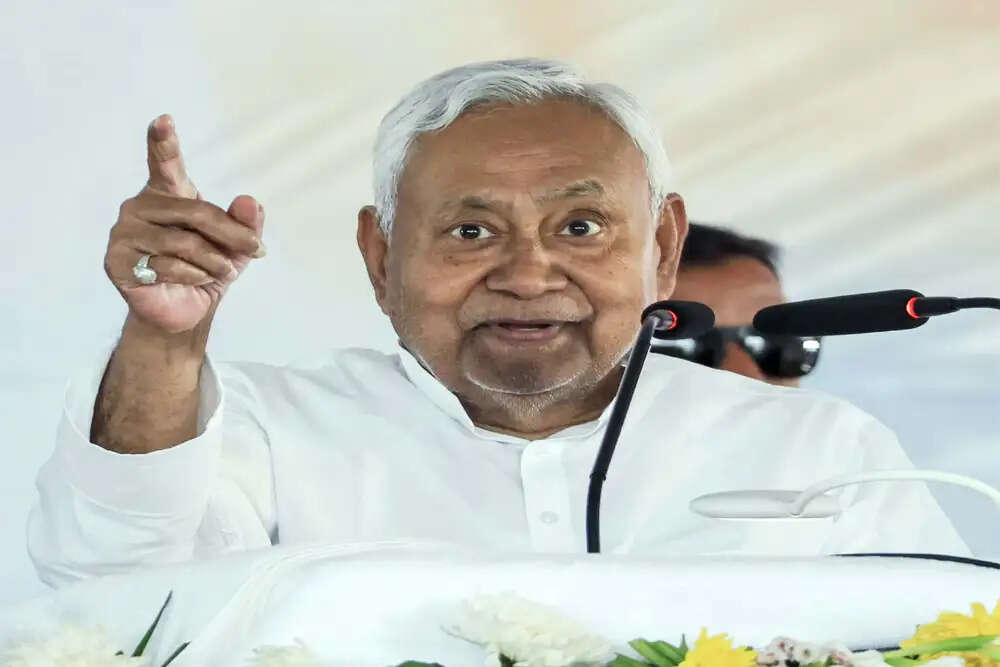 बिहार में सत्ता हस्तांतरण: नीतीश कुमार की रणनीति और नए मुख्यमंत्री की संभावनाएं