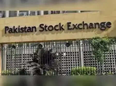 पाकिस्तान शेयर बाजार में एक दिन में 6,000 अंकों की गिरावट
