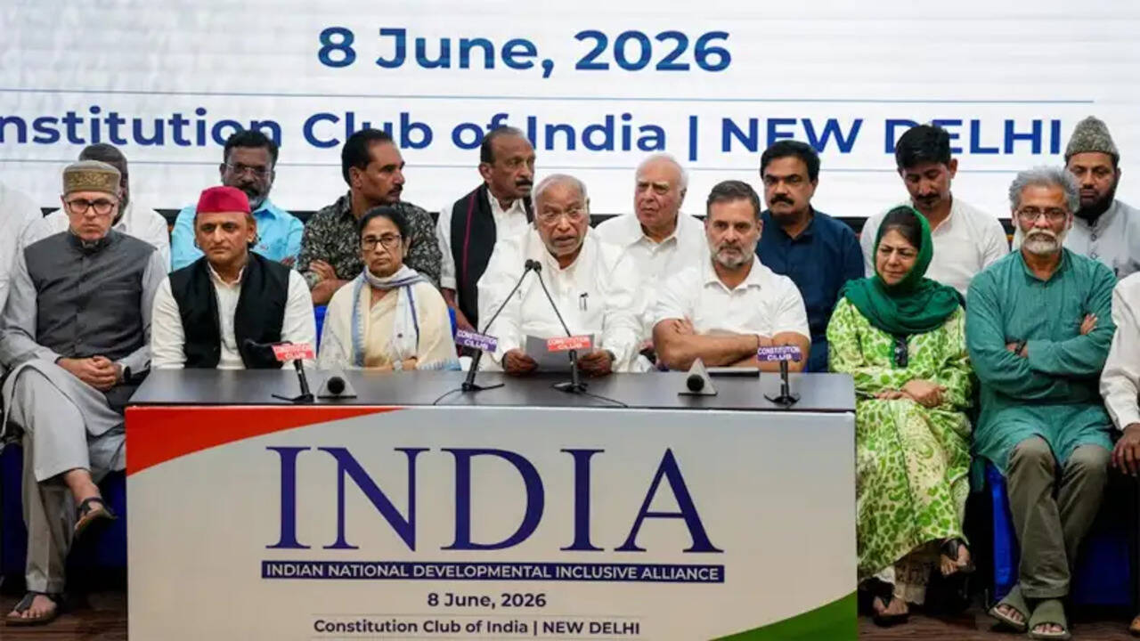 INDIA ब्लॉक की बैठक में नीट-सीबीएसई मुद्दे पर उठी आवाज, शिक्षा मंत्री के इस्तीफे की मांग
