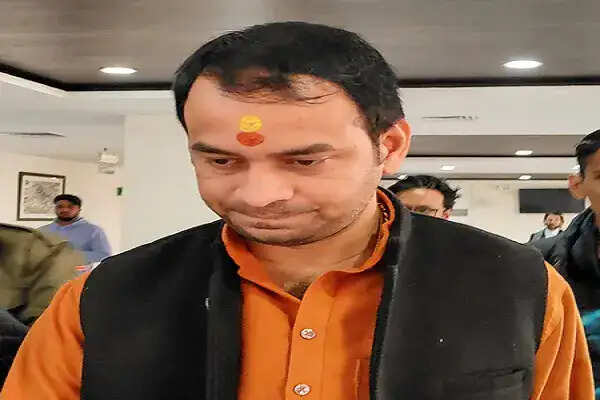 तेज प्रताप यादव ने अपने पीए पर चोरी का आरोप लगाया, 20 लाख रुपये और महंगे सामान गायब
