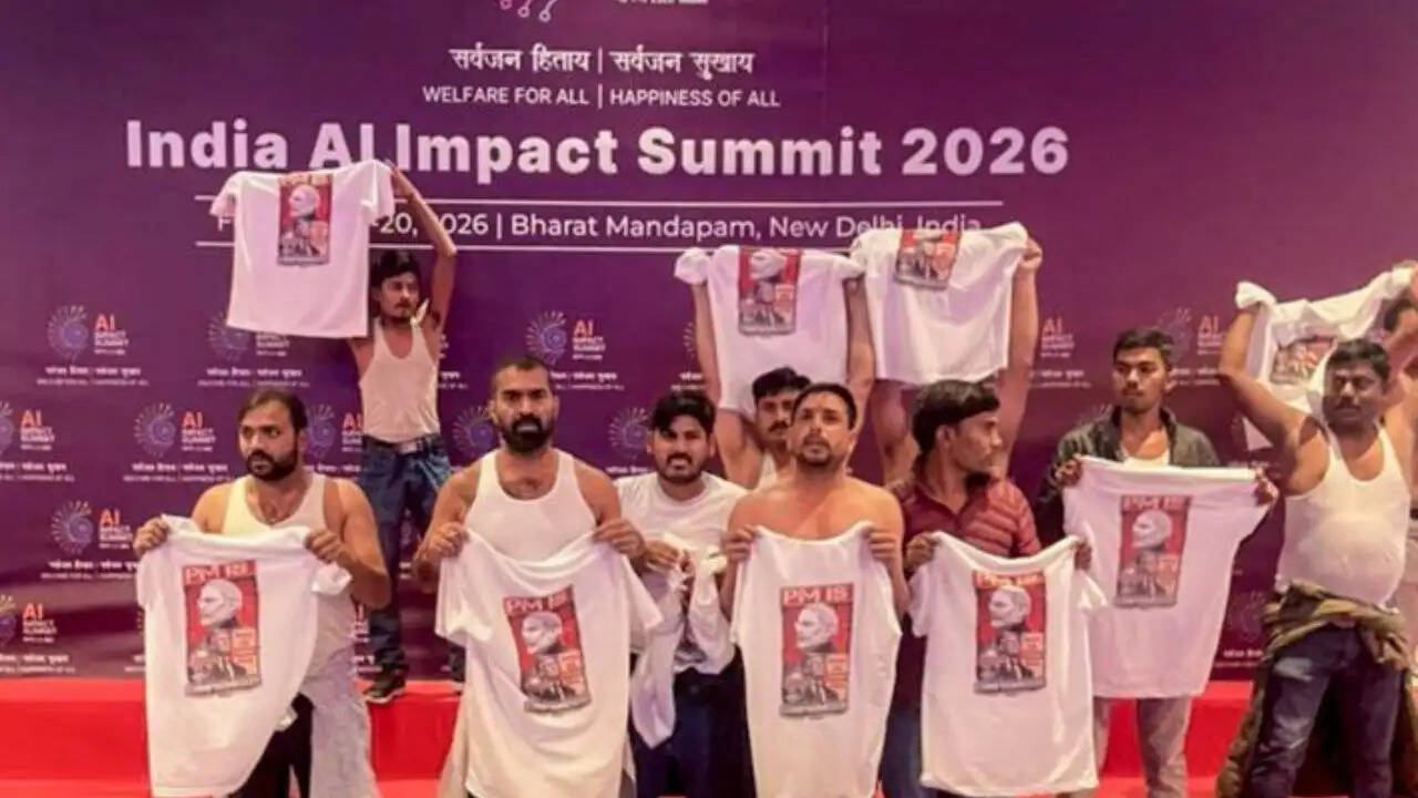 दिल्ली में एआई इम्पैक्ट समिट के दौरान 'शर्टलेस' प्रदर्शन: आईवाईसी अध्यक्ष की गिरफ्तारी से बढ़ी राजनीतिक हलचल