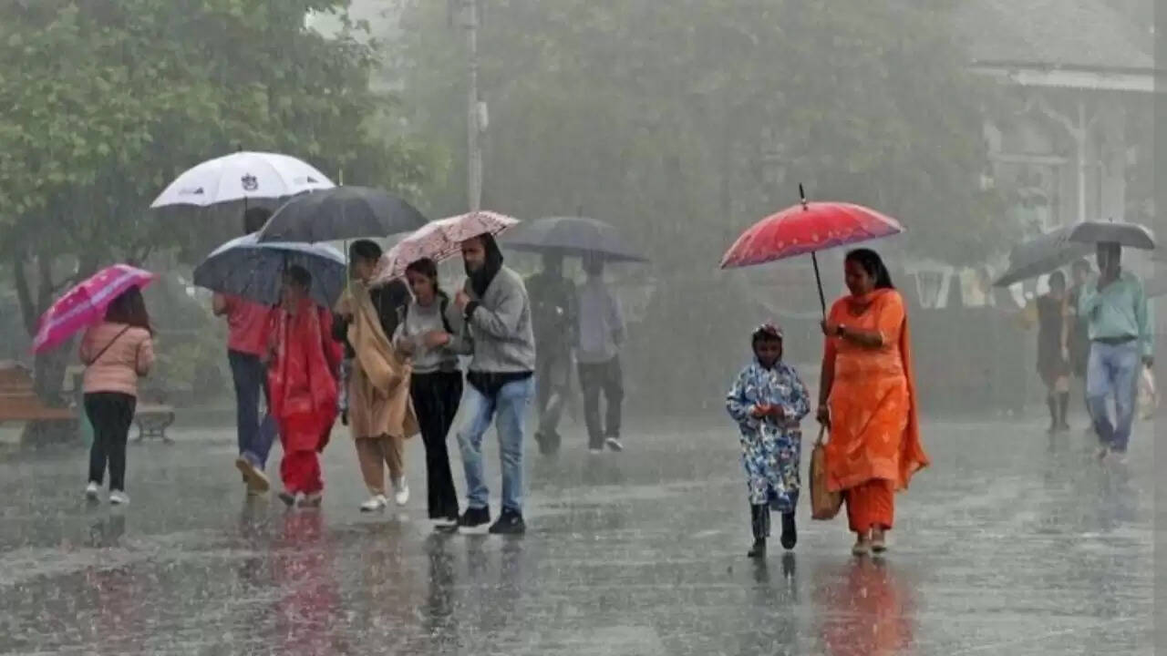 दिल्ली में बारिश से तापमान में गिरावट