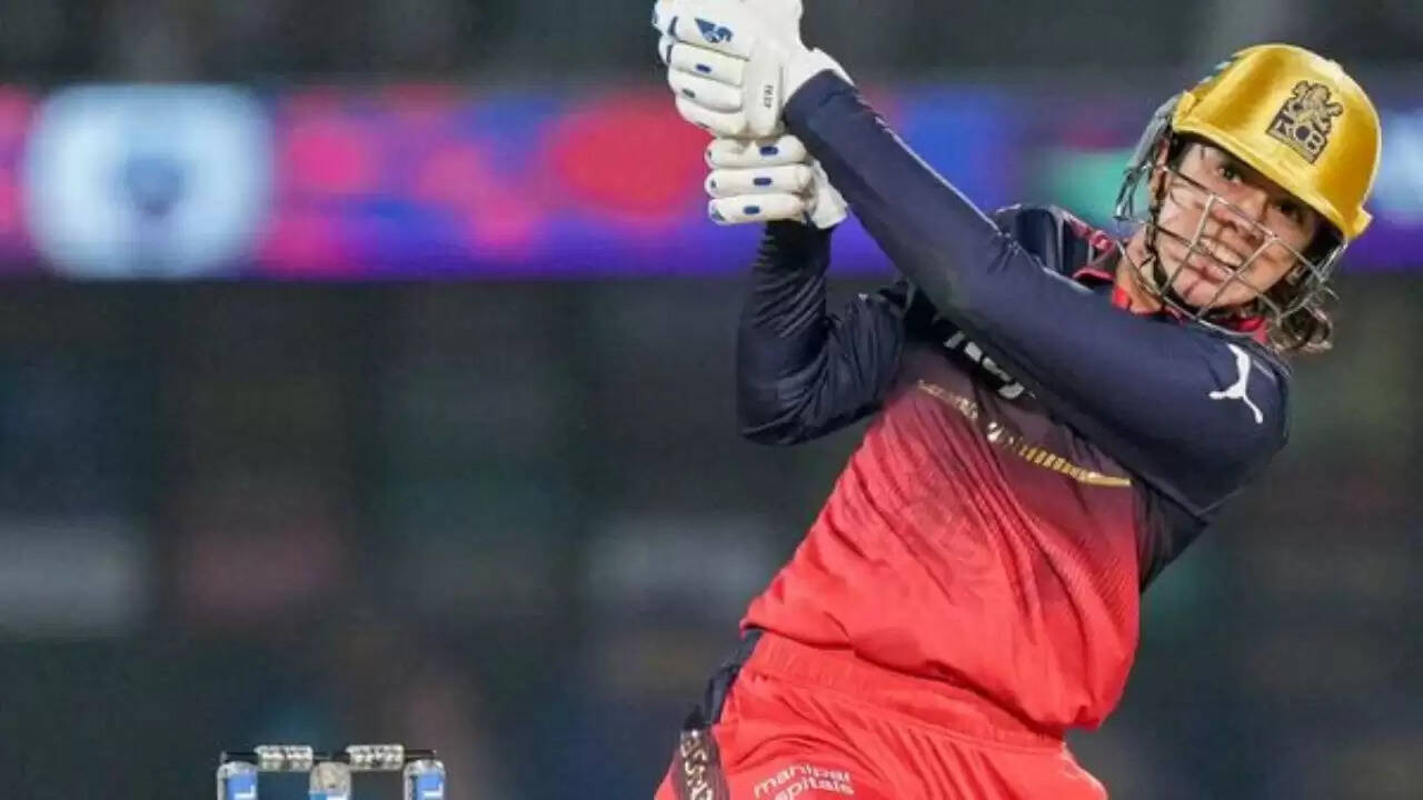 स्मृति मंधाना ने WPL फाइनल में बनाया सबसे तेज अर्धशतक