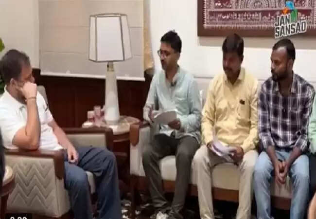 राहुल गांधी ने ऑर्डिनेंस फैक्ट्रियों के कर्मचारियों से की मुलाकात, समस्याएं सुनीं