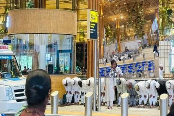 बेंगलुरु एयरपोर्ट पर नमाज़ विवाद: भाजपा और कांग्रेस के बीच टकराव