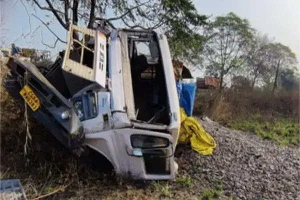 गुजरात में ट्रक से कुचले श्रद्धालु, 7 की मौत