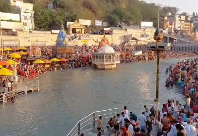 हरिद्वार में बुद्ध पूर्णिमा पर श्रद्धालुओं की भीड़, गंगा स्नान का महत्व