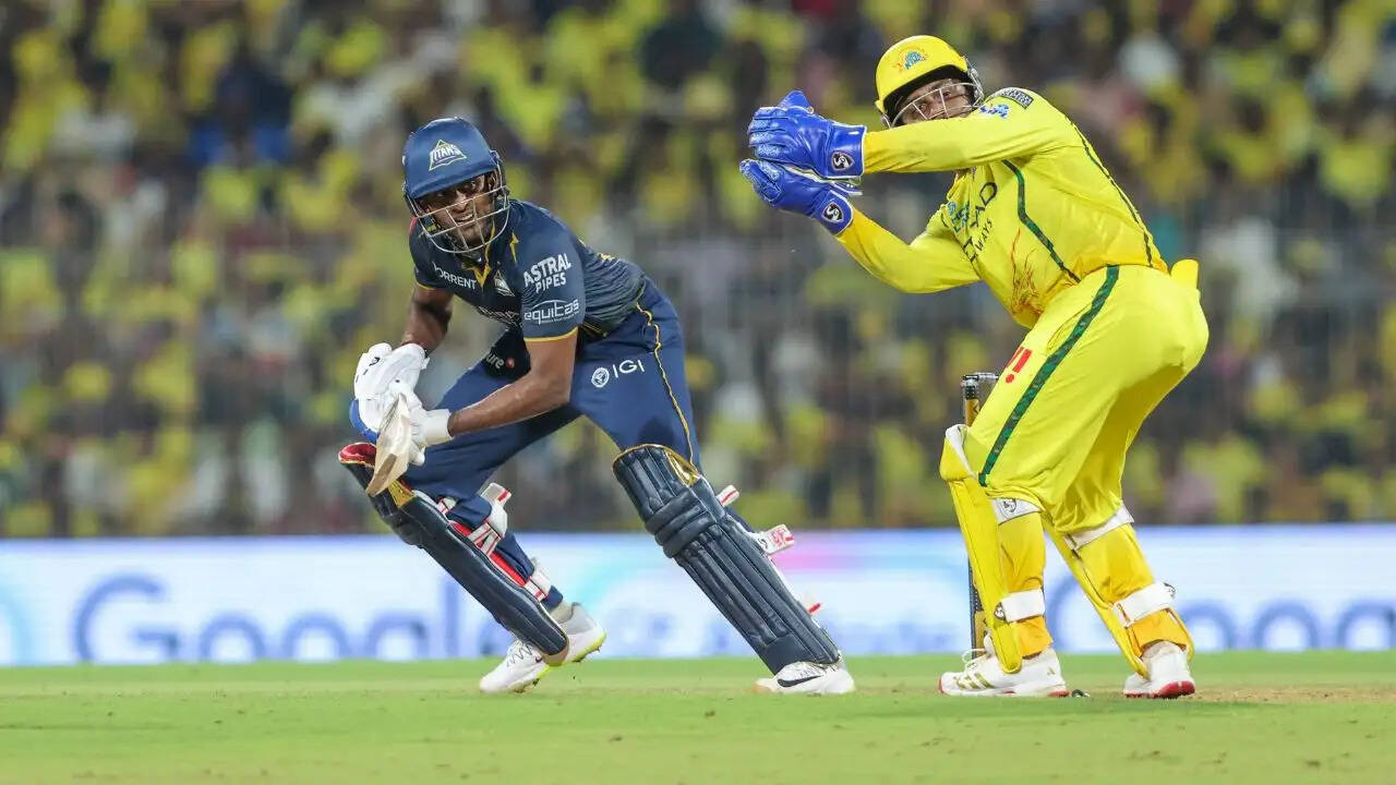 गुजरात टाइटन्स ने चेन्नई सुपर किंग्स को 8 विकेट से हराया