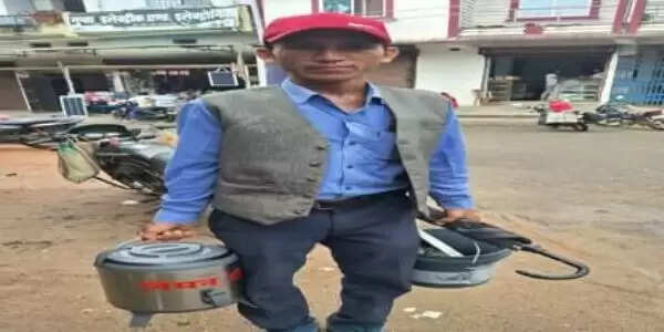 बलरामपुर : रामानुजगंज में रहकर चाय बेचने वाला विजय नेपाल में रह रहे परिवार से नहीं मिल पा रहा, पांच दिन से संचार ठप
